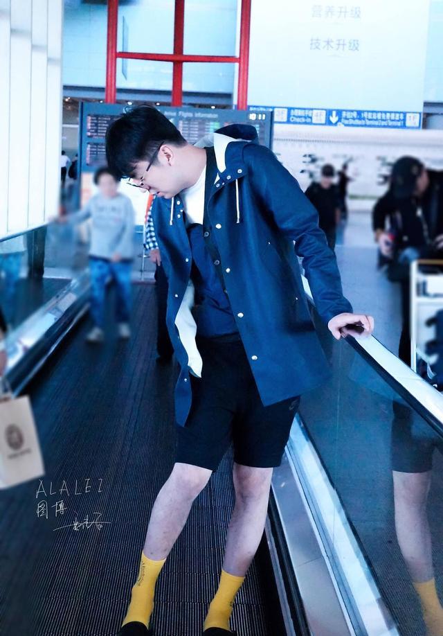 黄袜子出街被偷拍?雷佳音:给修修图啊