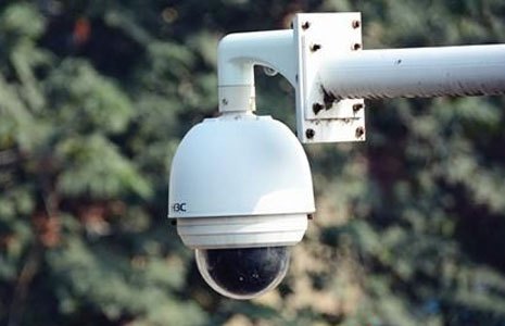 公安天网系统安装了天网监控,其外形为球形,主要用来监控道路治安.