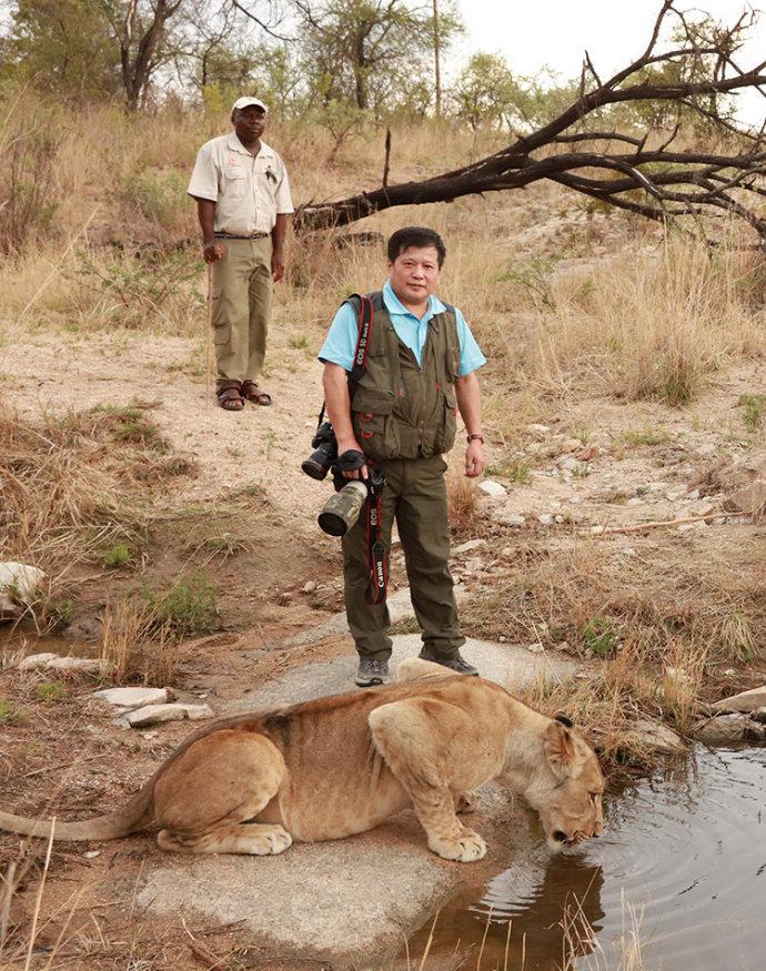 我在津巴布韦溜狮子