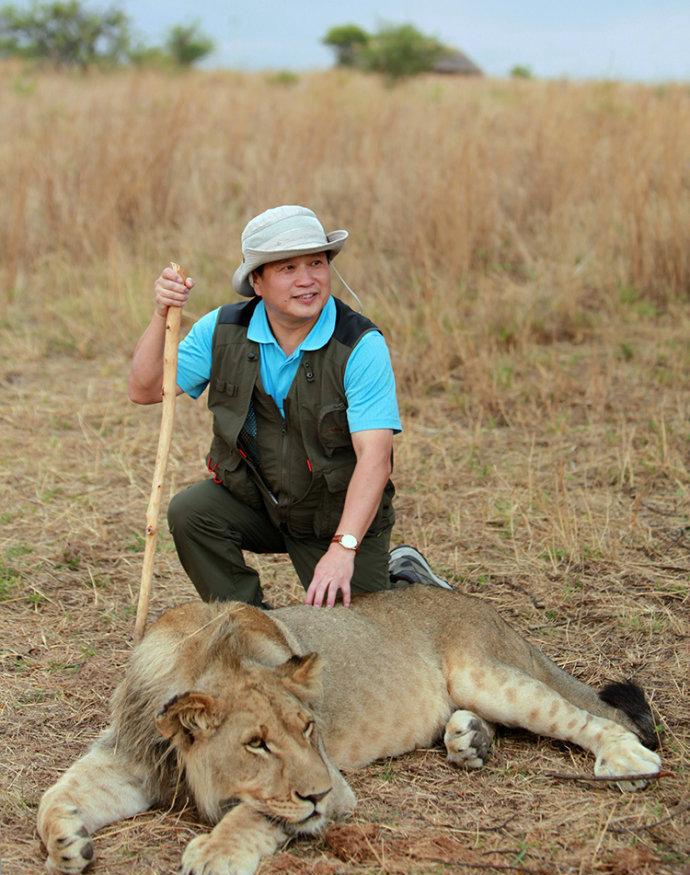 我在津巴布韦溜狮子