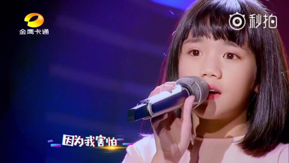 新一季《中国新声代》开播,来自马来西亚的10岁女孩法蒂玛诺雅演唱了