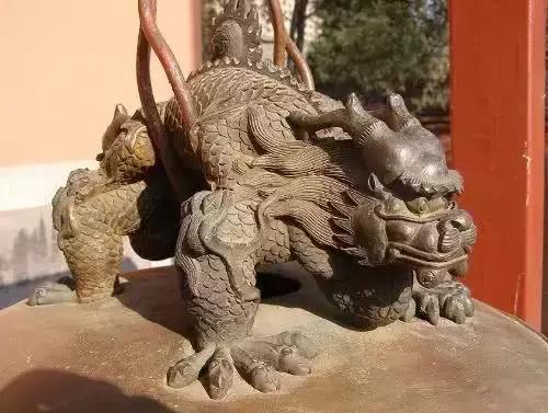 老四蒲牢:平生最喜欢嘶吼,吼声如雷.