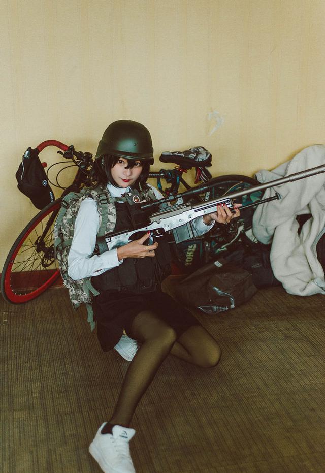 绝地求生cos,沉迷吃鸡的美少女,好可爱