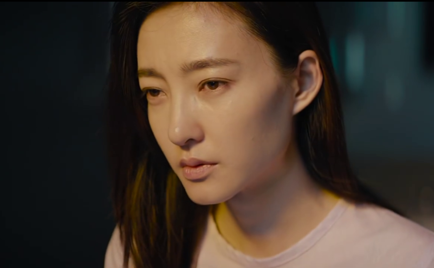 王丽坤在新片《幕后玩家》中显的有些老态,但仍是素颜女神_新浪看点