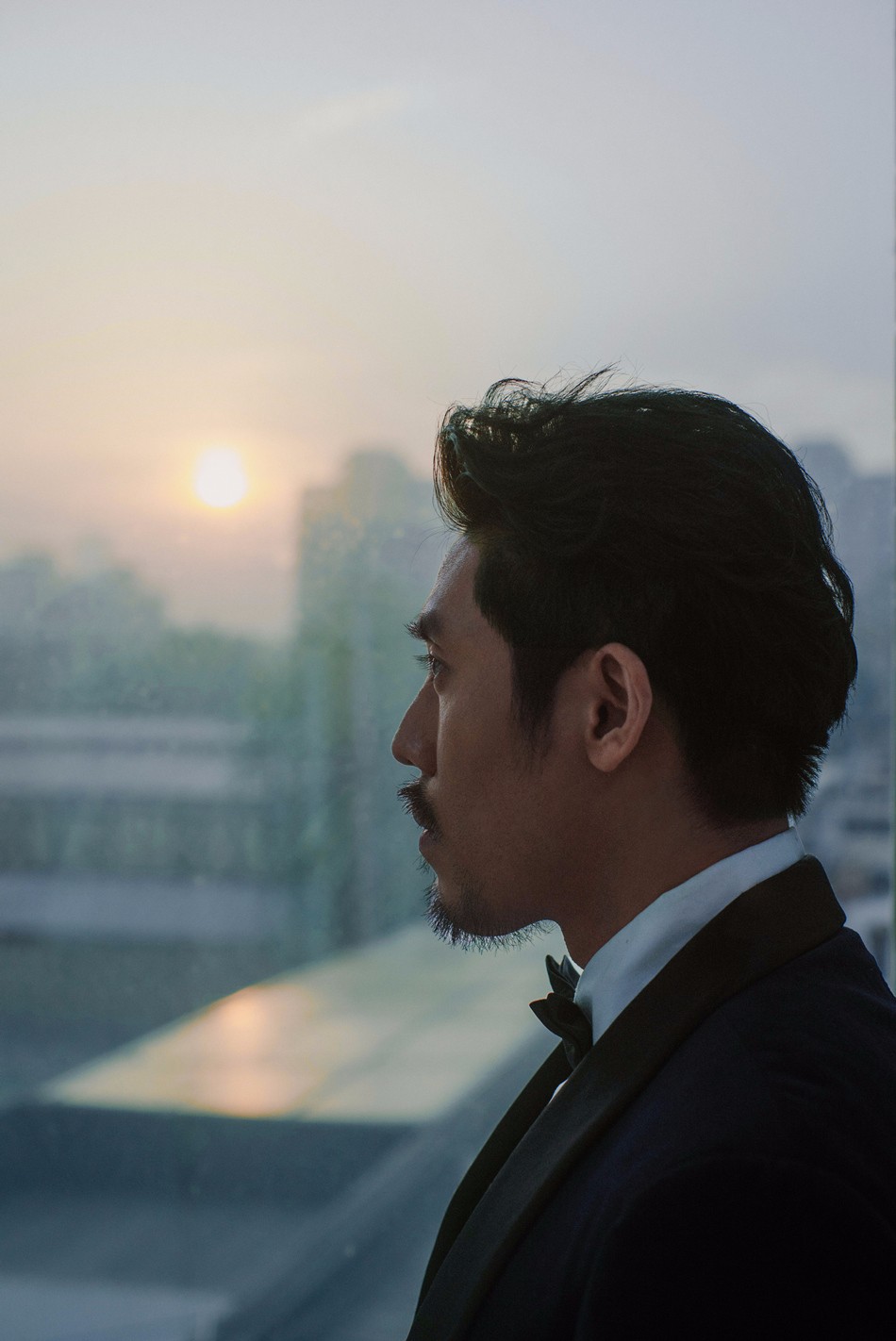 杨金赐亮相"时装之夜" 西装造型彰显绅士气度|杨金赐|气度|绅士_新浪