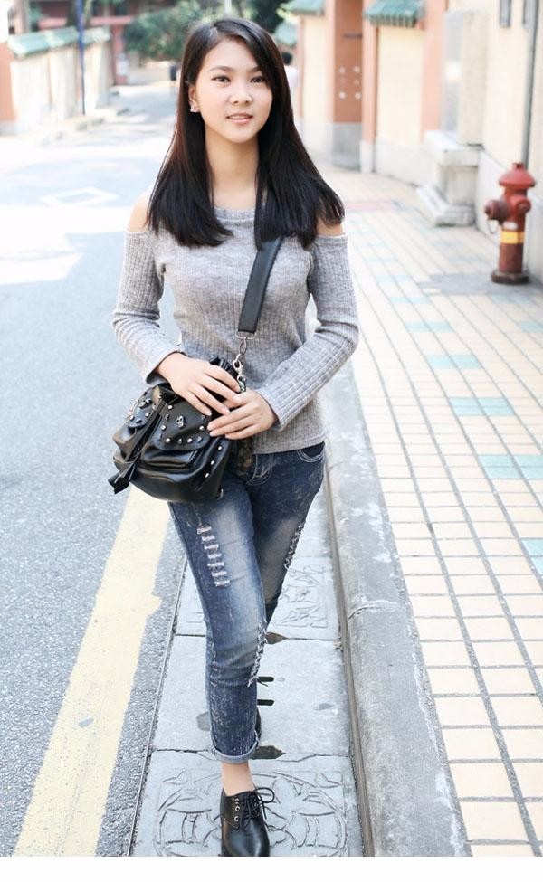 美女美图:90后女学生日常城市的生活