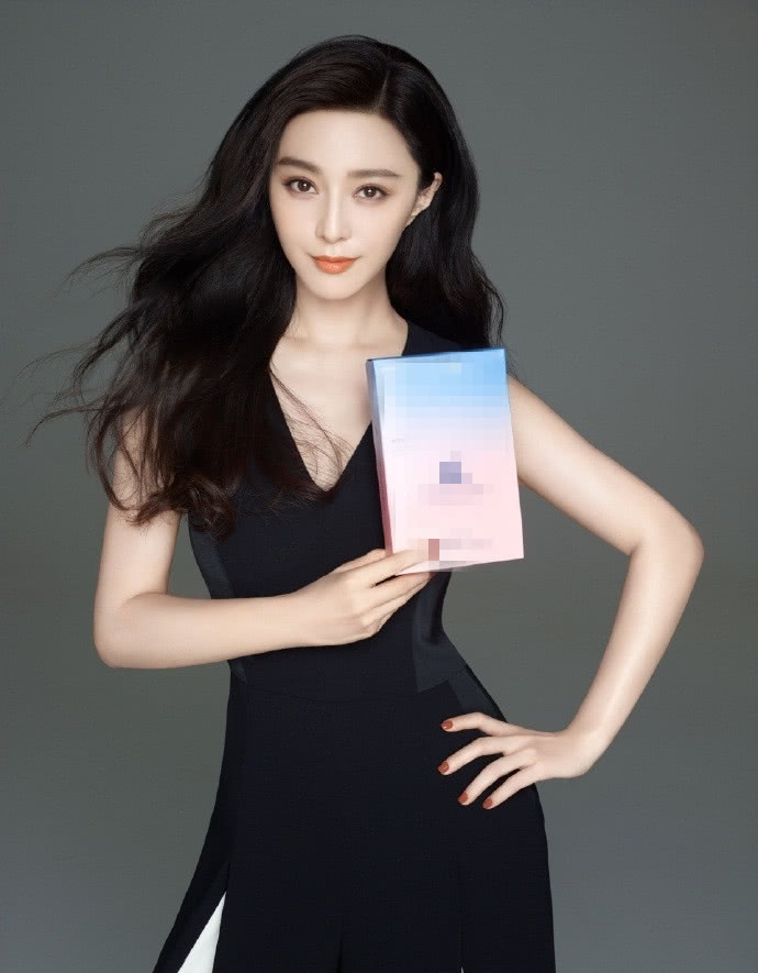 范冰冰全新广告造型浑身就一个词"性感"深v开叉胸成最大亮点