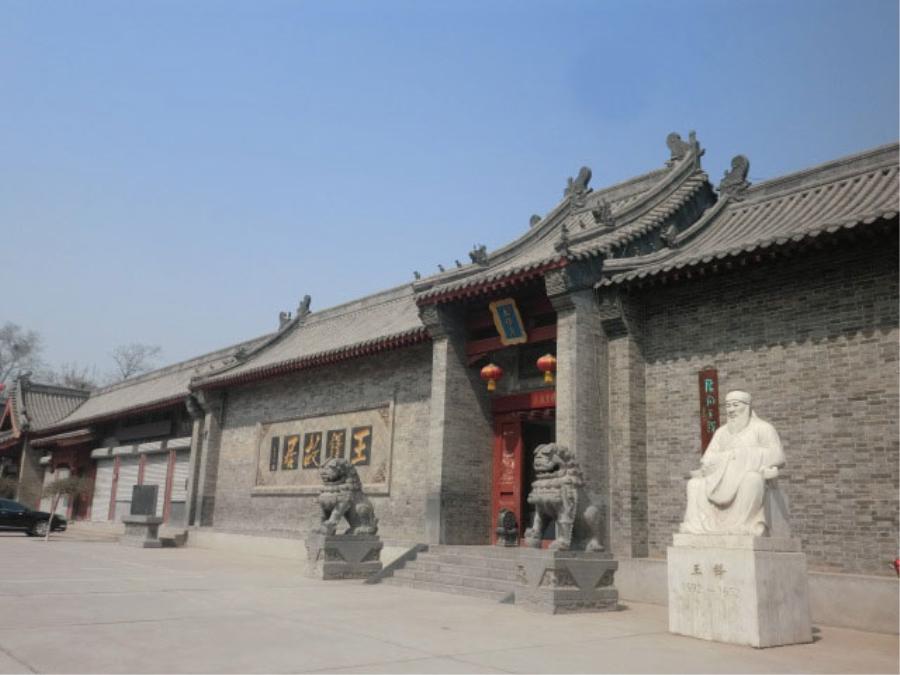 家王铎的宅第,景区由2646平方米的故居和占地80亩的后花园两部分组成