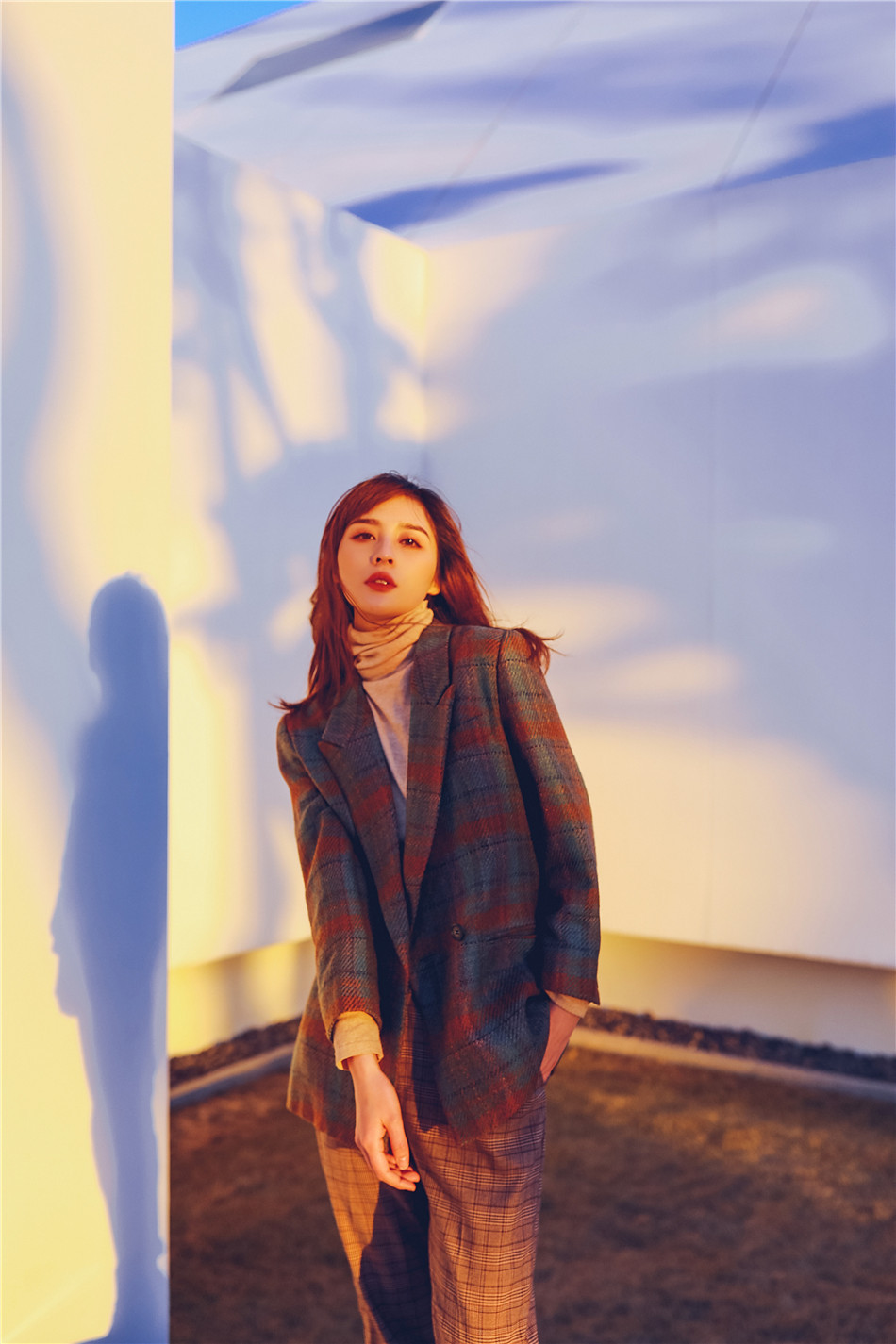 汤晶晶曝飒爽帅气写真 简约自在率性洒脱