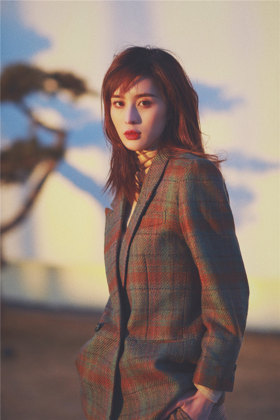 汤晶晶曝飒爽帅气写真 简约自在率性洒脱