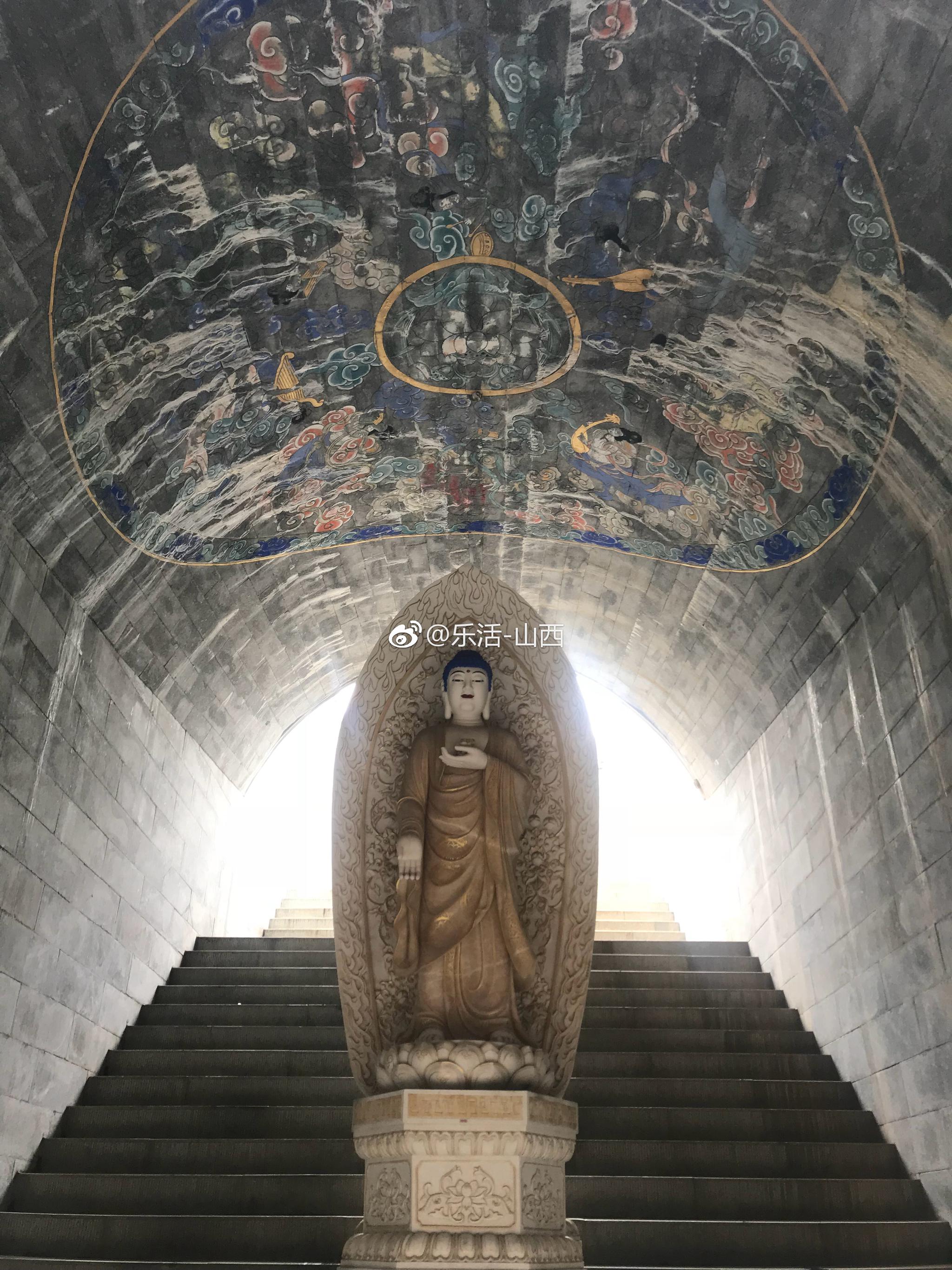 五台山竹林寺:群山环抱中的男众佛学院