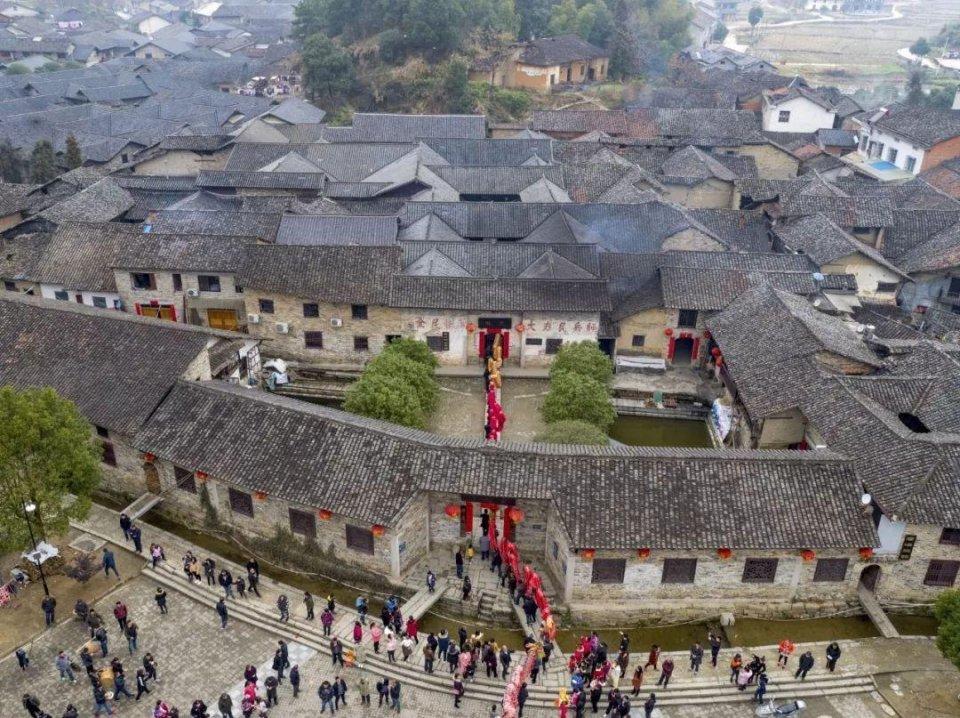 中国有许多古镇古村庄,历史传承已久,张谷英村就是其中最奇怪的古村落