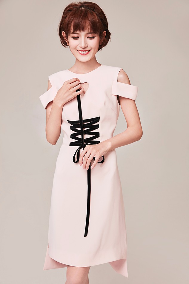 近日,演员肖茵曝光一组最新写真.