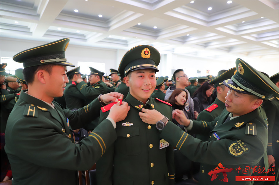 新兵授衔:见证我的"成人礼"