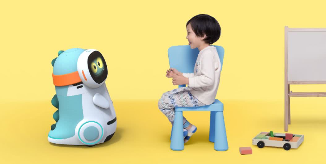 超尴尬猎豹移动机器人海报撞脸华硕