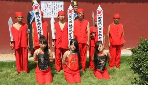 为了风水宝地,这里的人命都不要了,愚昧还是确有其事?