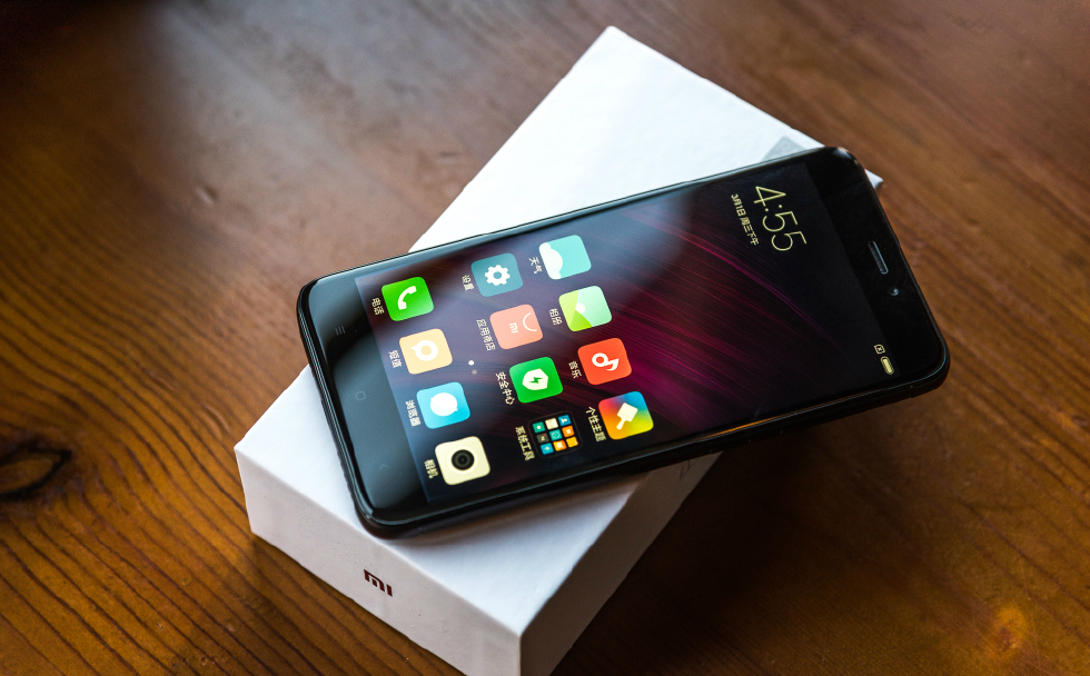 小米最尴尬旗舰机4gb64gb降价甩卖成千元机