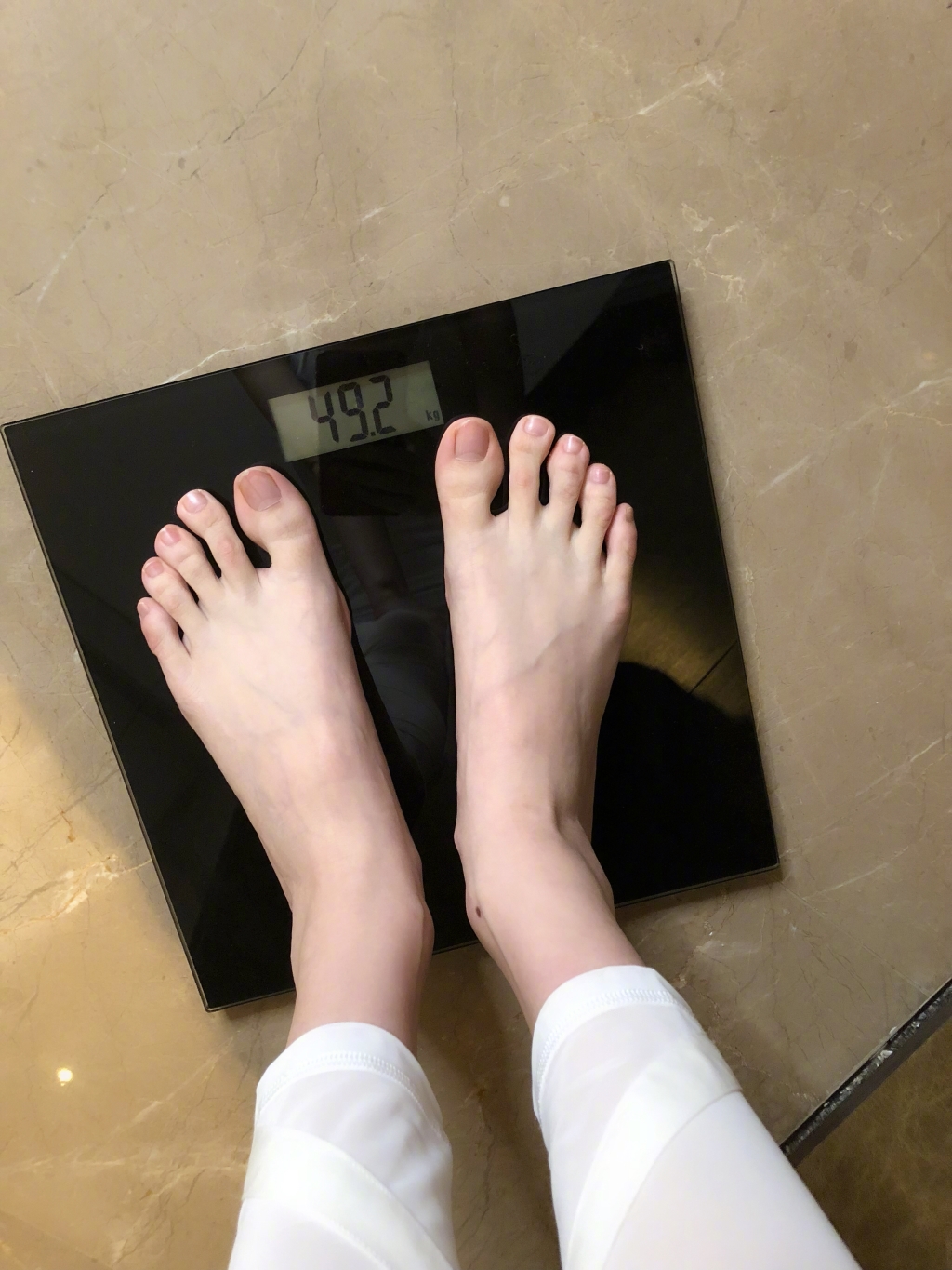 178cm奚梦瑶体重居然只有49kg怪不得机场秀敢这么穿