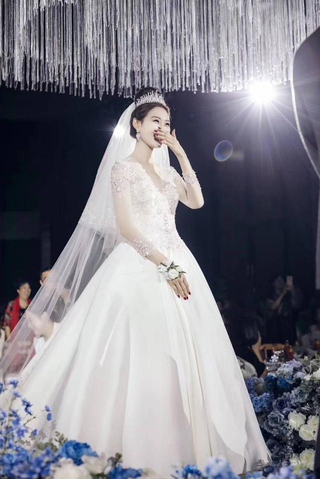 男篮新星任骏飞大婚,女友惊艳!杜锋率蓝队众将出席婚礼送祝福!