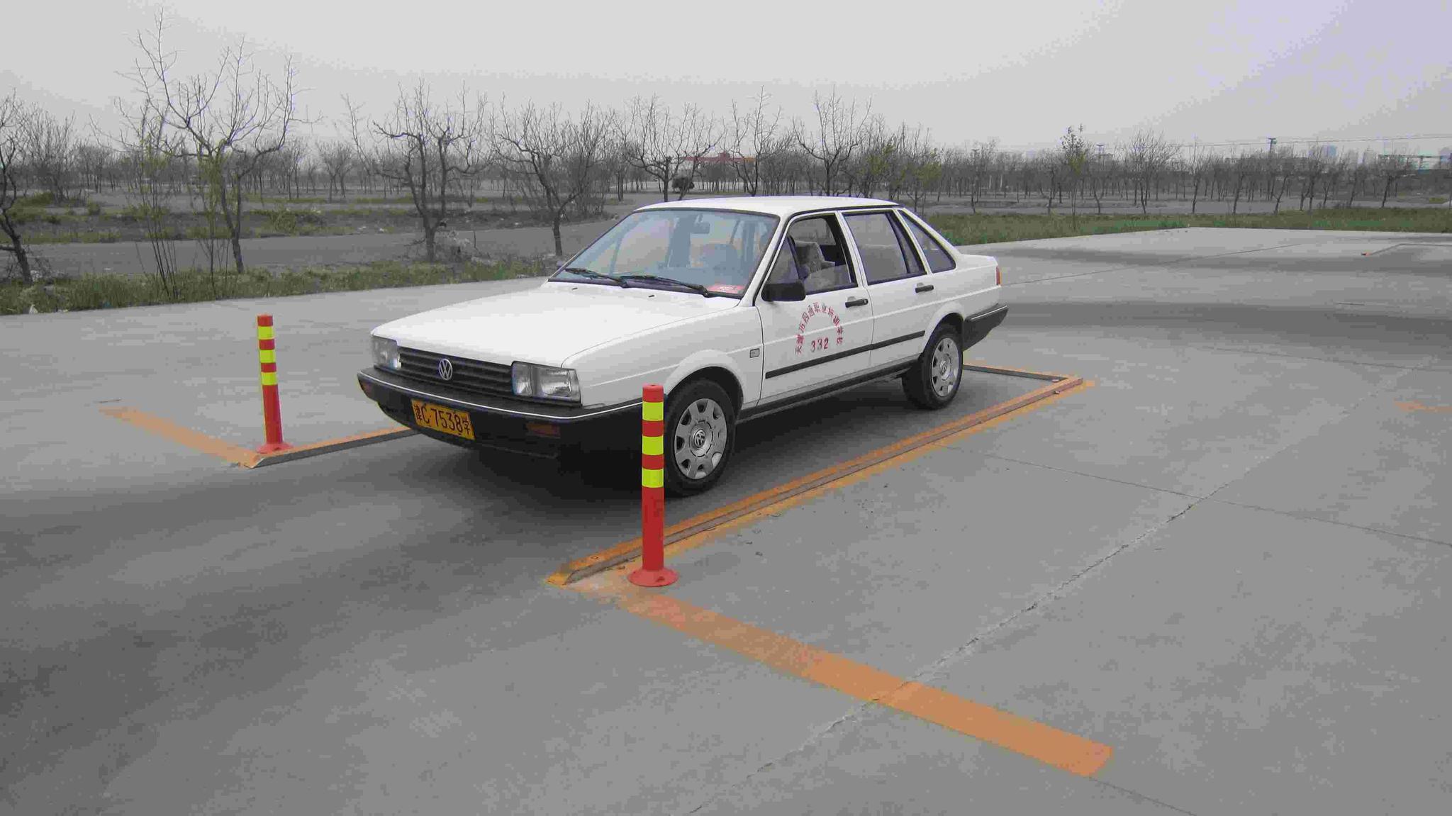 倒车入库有点难秘籍帮你巧过关