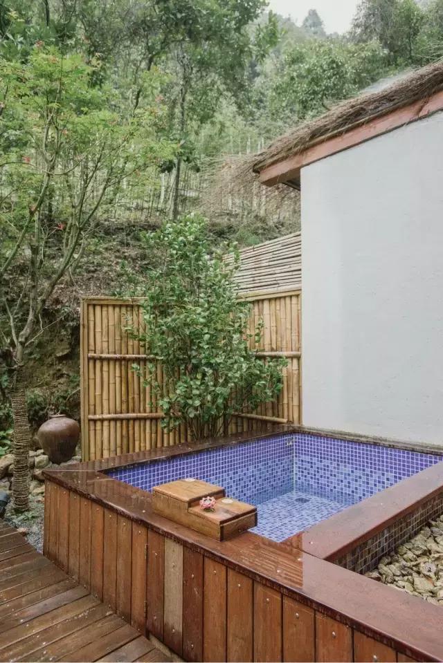 这家被瀑布溪涧环绕温泉民宿,私藏如明信片般四季风景!