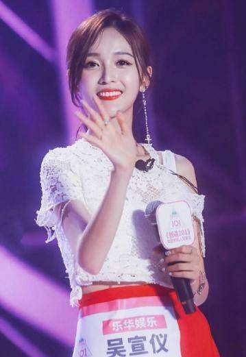 《创造101》最新的前11名小姐姐亮相机场,引