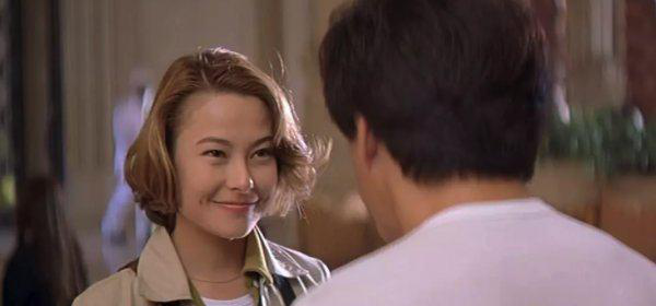 不提的是伊芙莲嘉,1977年邵氏电影打造的《猩猩王》就有她出演女一号