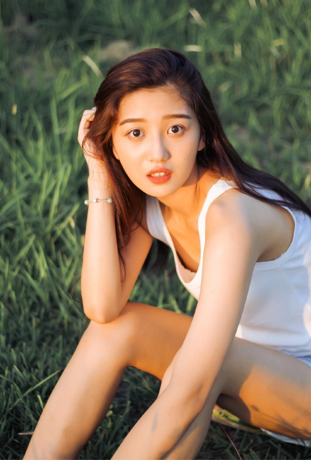 复古派穿搭, 简单也能穿出娇憨感, 真是自然的大美人啊