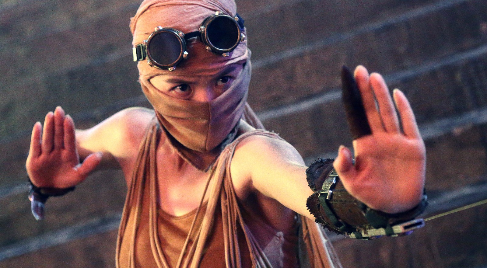 《破梦游戏》曹曦文化身热辣女打手,攻气爆表玩颠覆