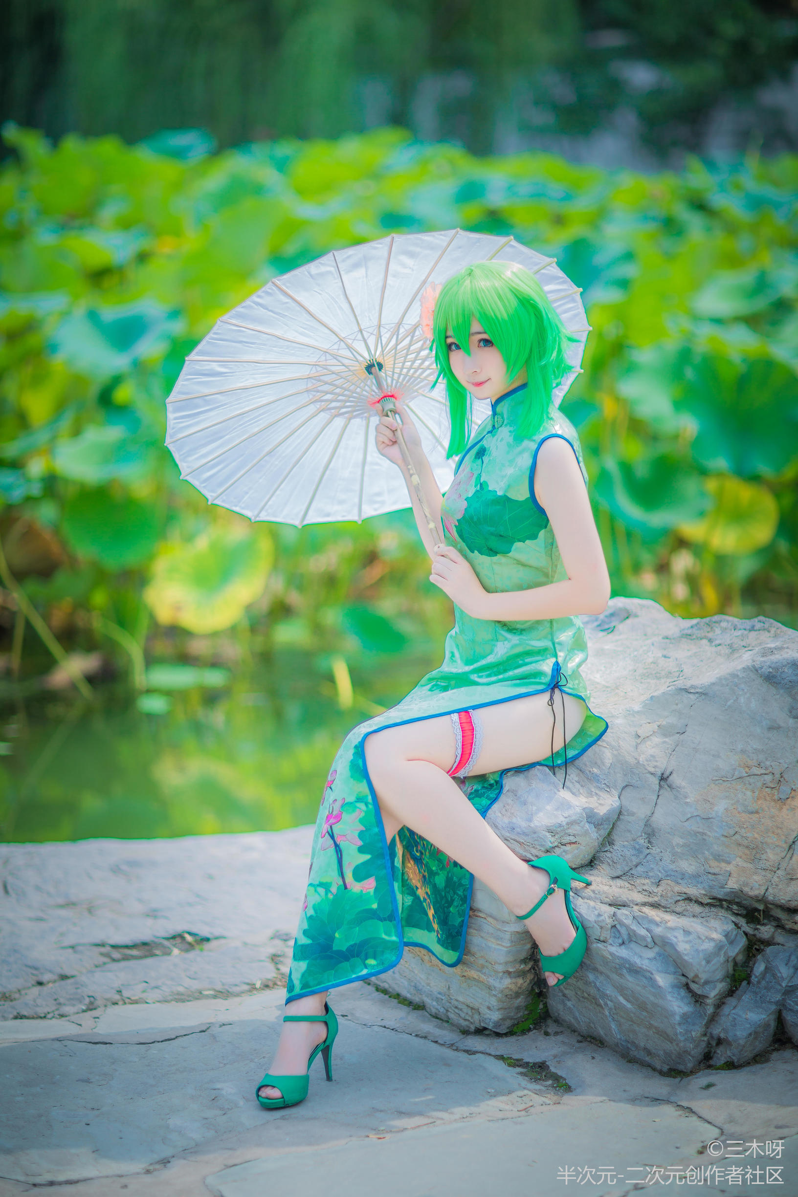 vocaloidgumi旗袍油纸伞下穿旗袍的她好美