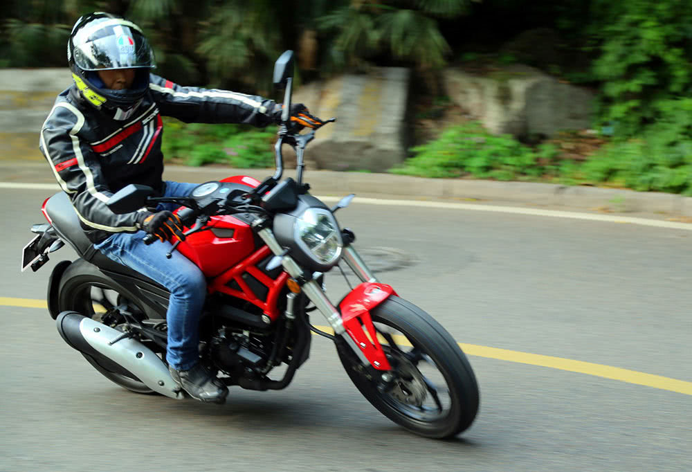 搭隆鑫250发动机,被称为"国产杜卡迪",售13800元