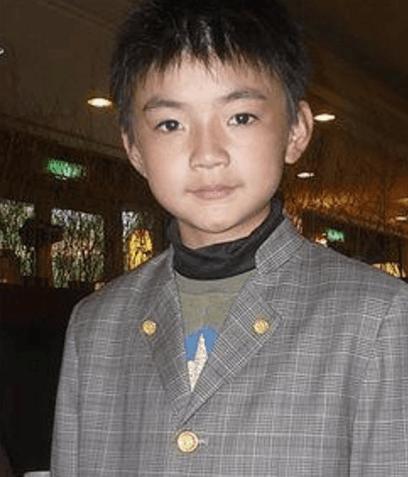 走进了婚姻殿堂,彻底的淡出了演艺圈,做起了水果生意