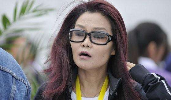 老是雷人语录的冬日娜, 为何一直是记者的一姐呢?