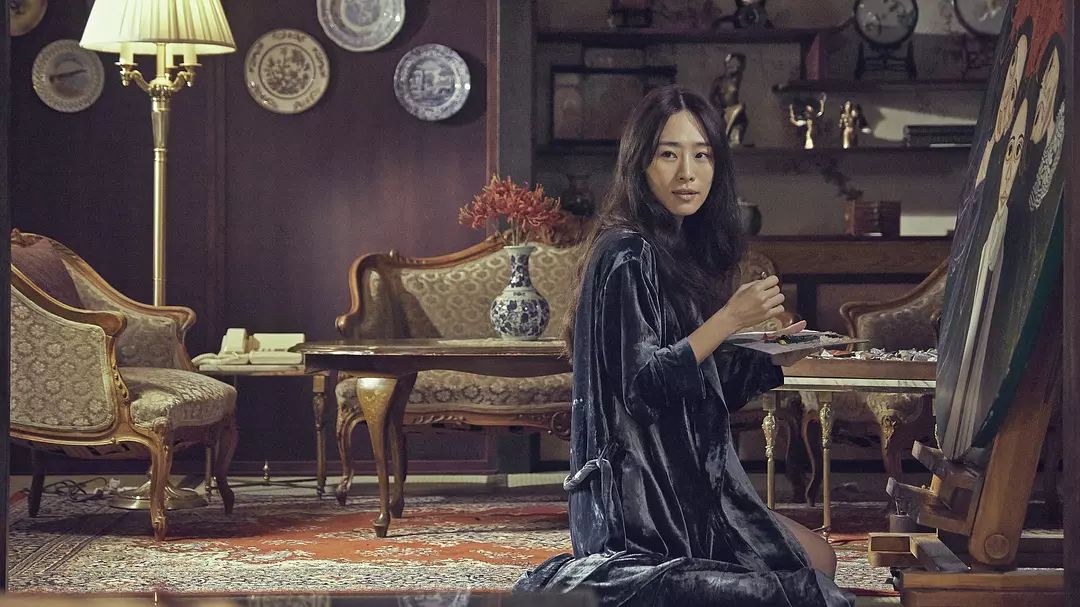 电影讲的是棠家的三个女人的故事,这三个女人很厉害,棠佘月影表面八面