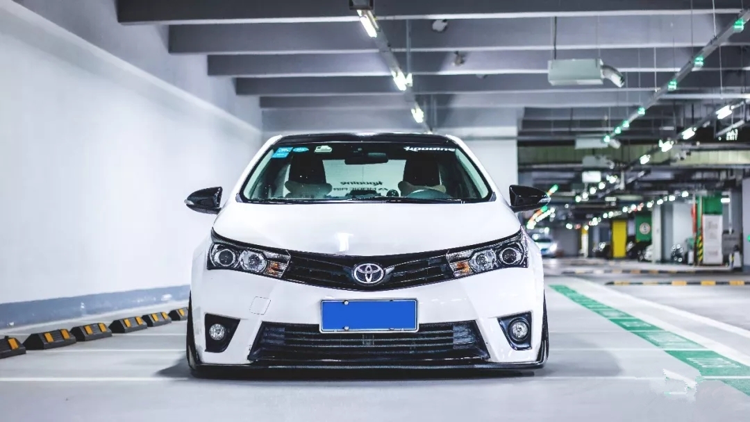 买菜用的丰田卡罗拉玩改装,气动上身后也能展示迷人姿态!