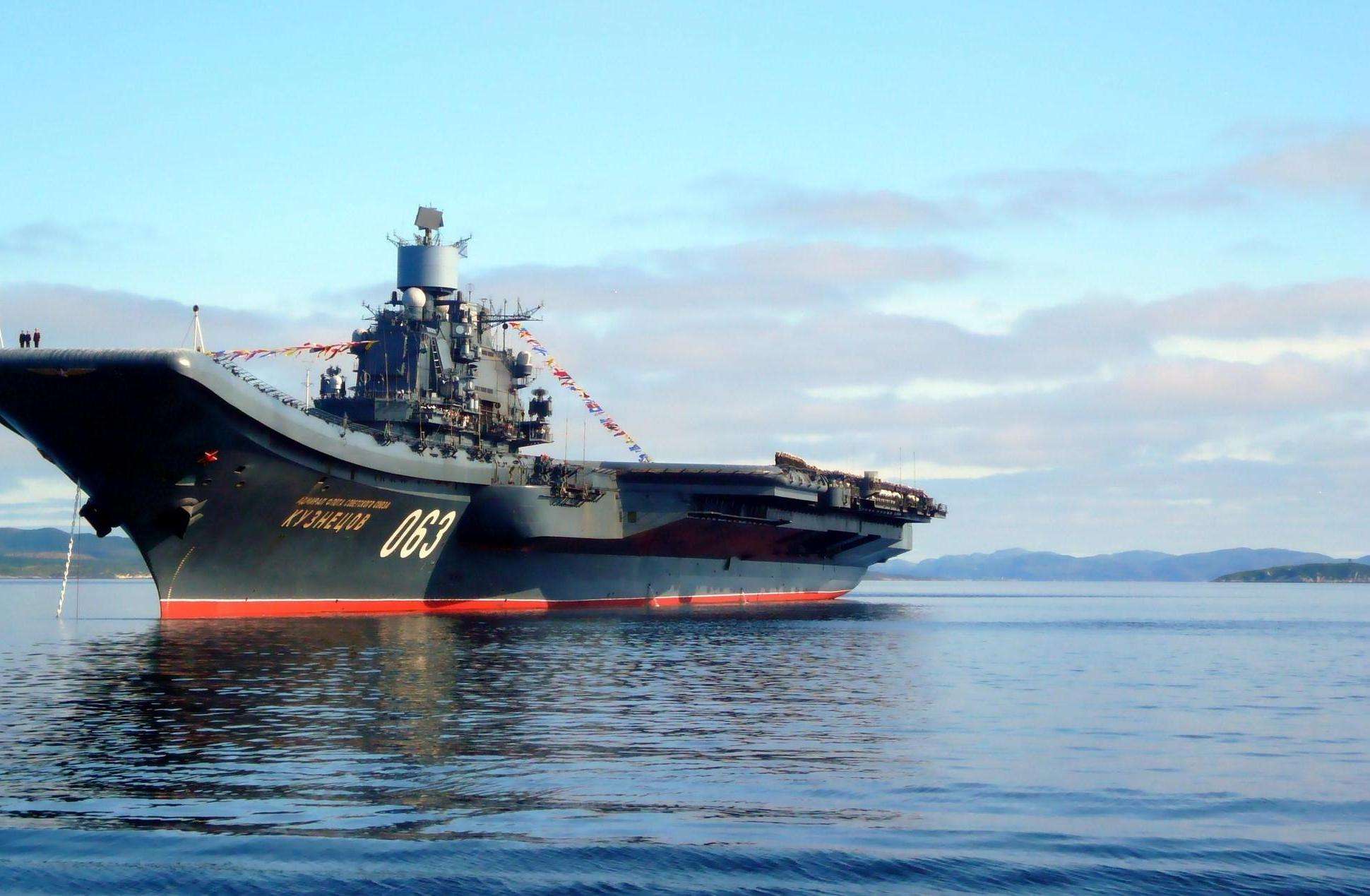 其实,除了俄罗斯,美国航母的各类事故也从来没有断过,甚至出现过地勤