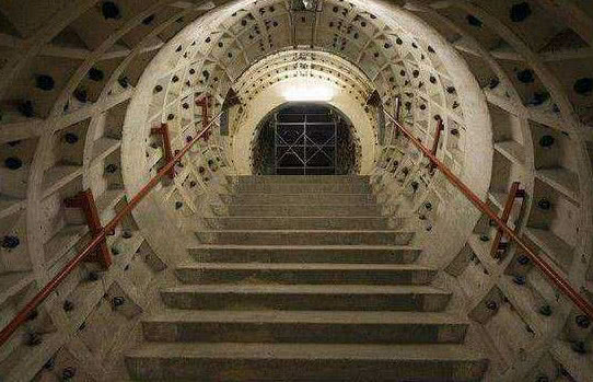 世界最安全的地下防空洞斥千万巨资躲避1000枚原子弹不成问题