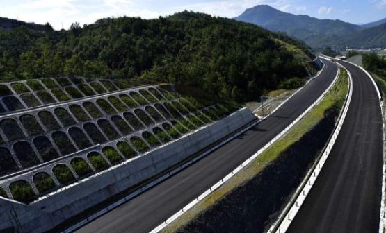为什么美国的高速公路大多都是直的,而中国的高速公路是弯的呢?-新浪汽车