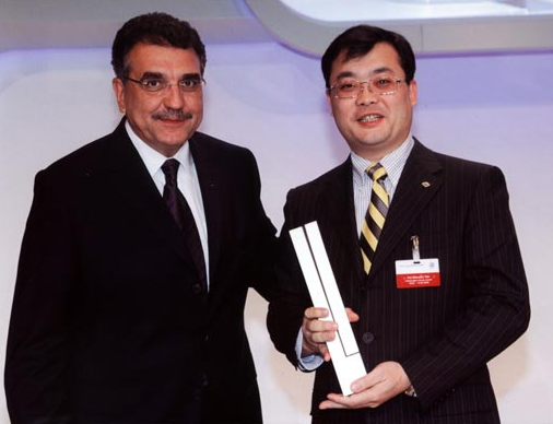 从"创二代"到"接二代",曹晖是否能继续"玻璃大王"的辉煌?