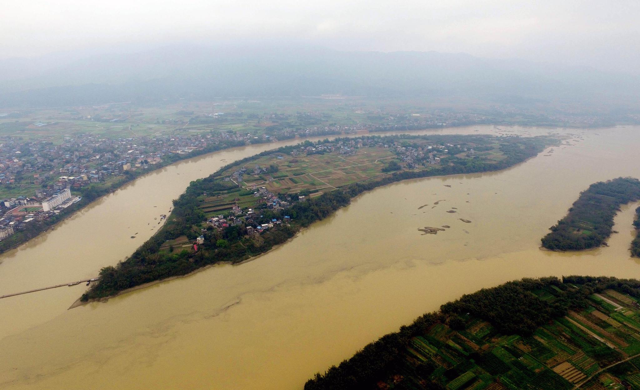 3月18日,航拍的珠江上游融江广西柳州市融安县城段江面.