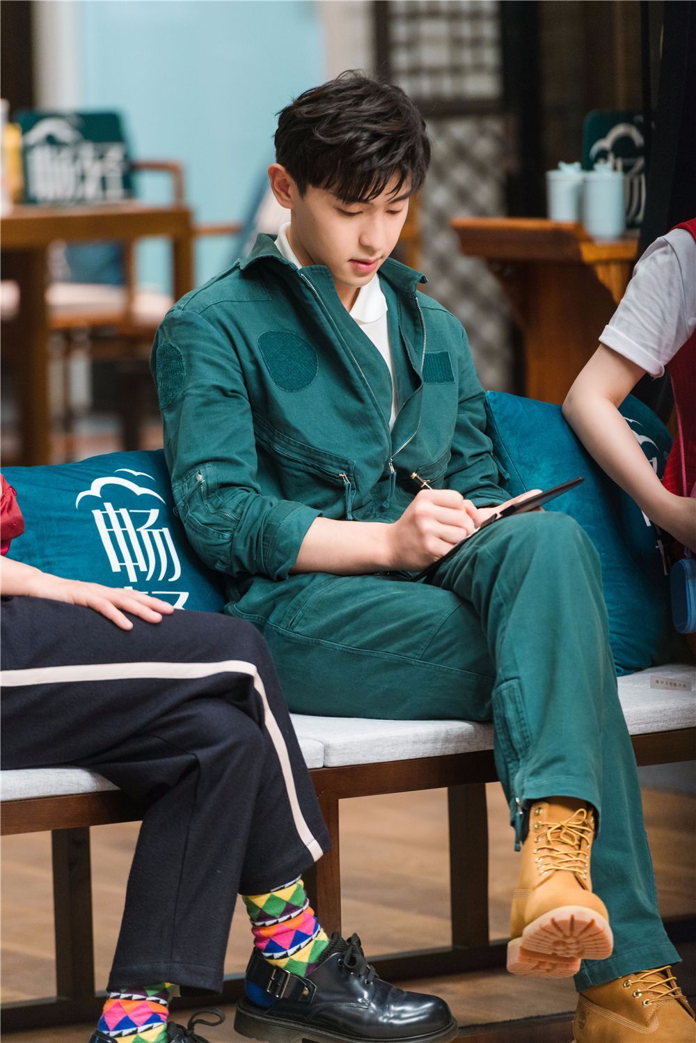 事业爱情"双失意" 邓伦《我是大侦探》侦探首秀出师不利