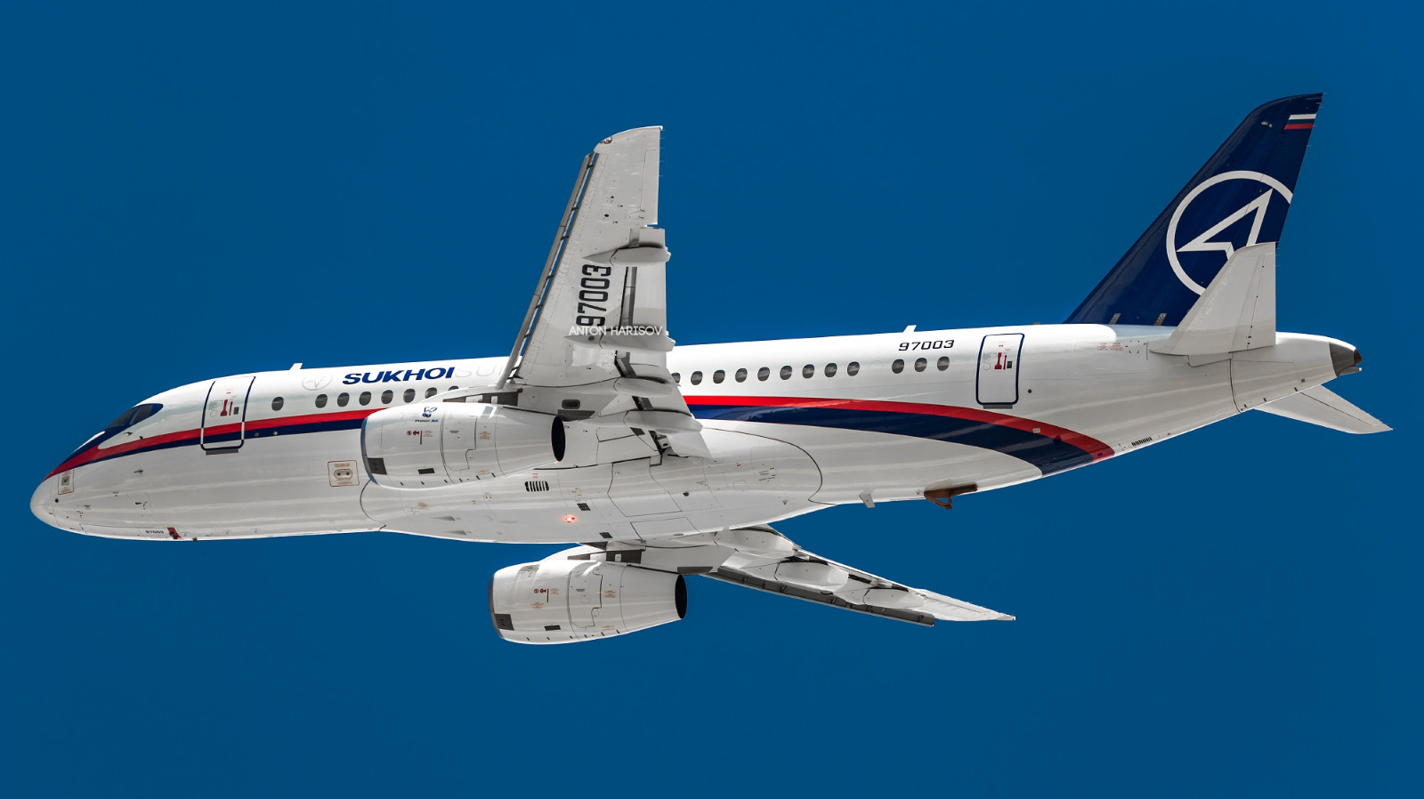 俄罗斯苏霍伊也可以研制民航飞机这就是ssj100型中型民航客机