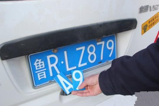 因车牌"h"变成了"日",爱车遭交警拖移,车主:真不是我干的