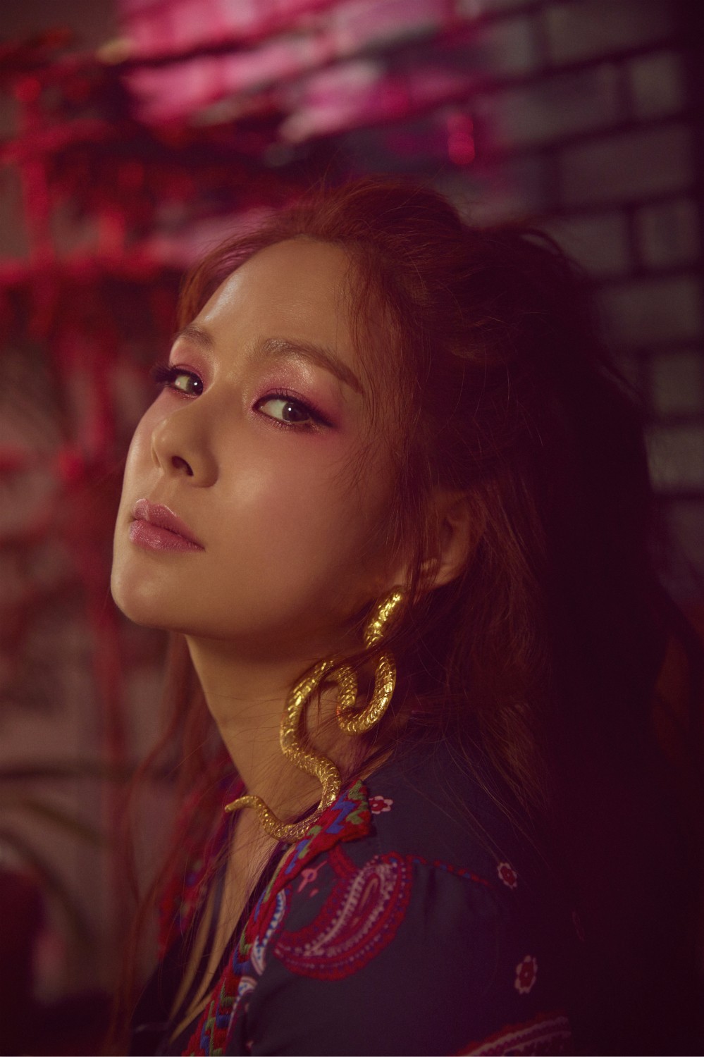 性感女神蔡妍再发新专辑 《bazzaya》纪念出道15周年