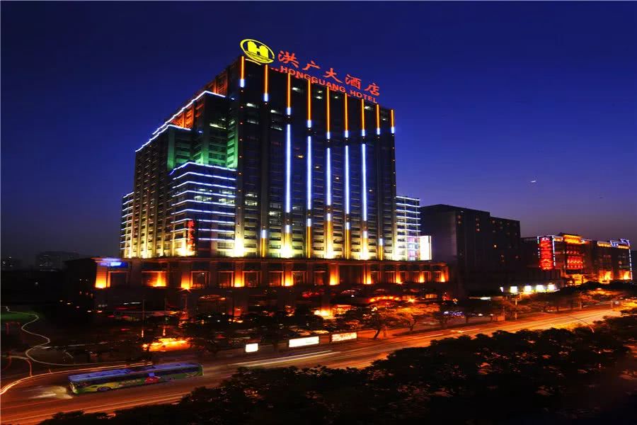 武汉洪广大酒店位于热闹的武昌洪山区,酒店集客房,餐饮,康乐,会议为