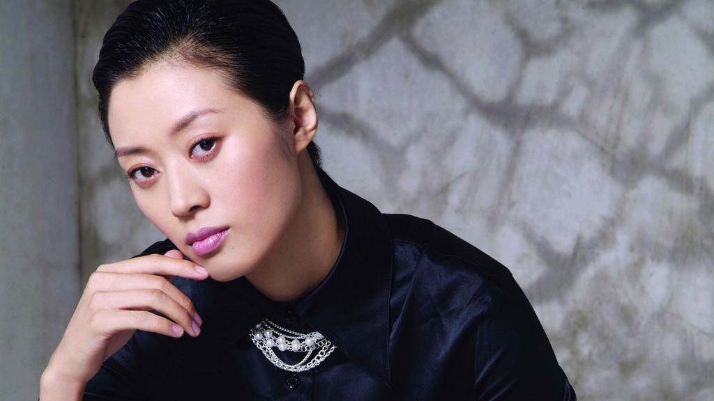 远嫁海外生混血孩子,是经典的郭襄,如今48岁发福身材大变样