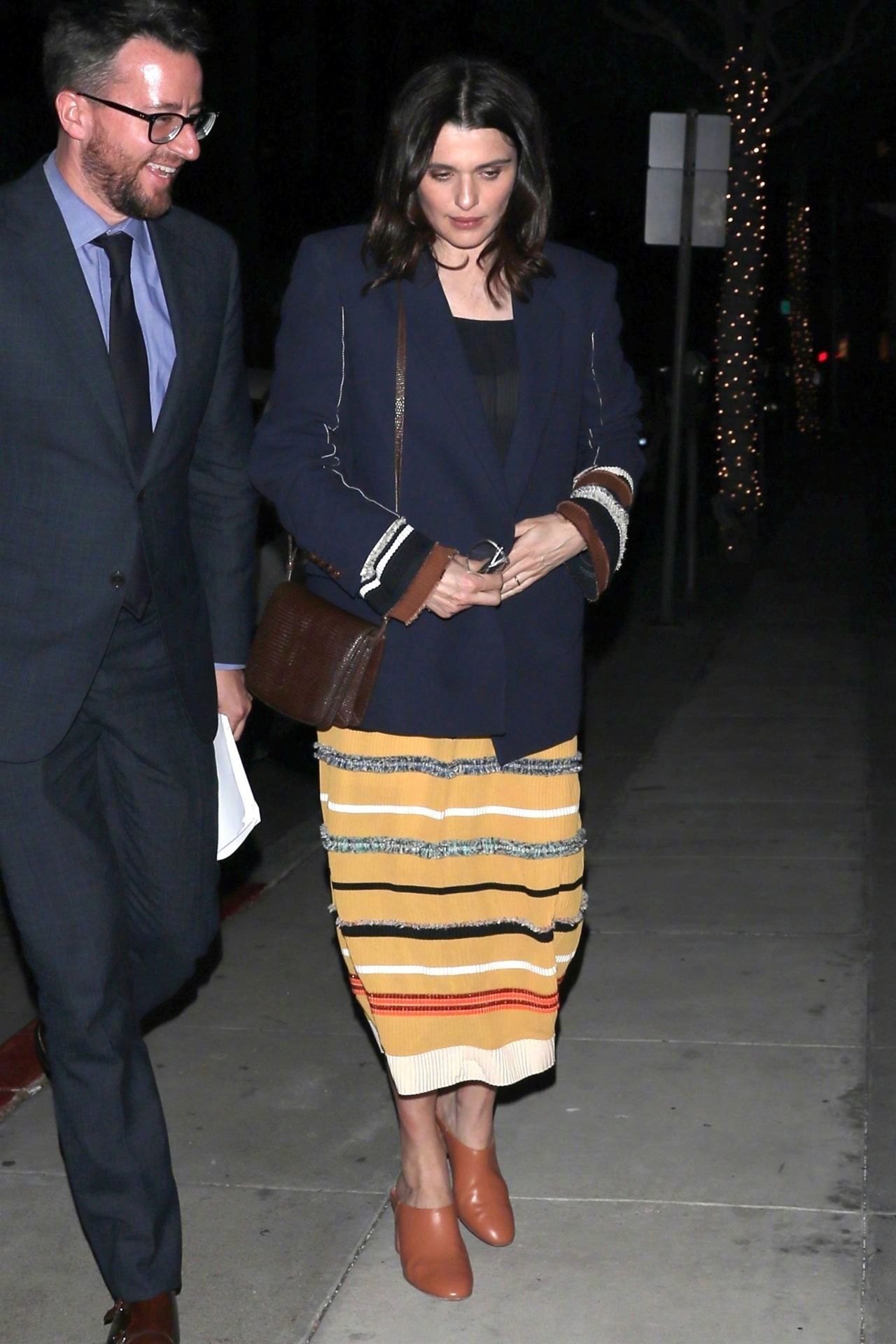 蕾切尔·薇姿rachel weisz 在洛杉矶前往  mr. chow 的街拍