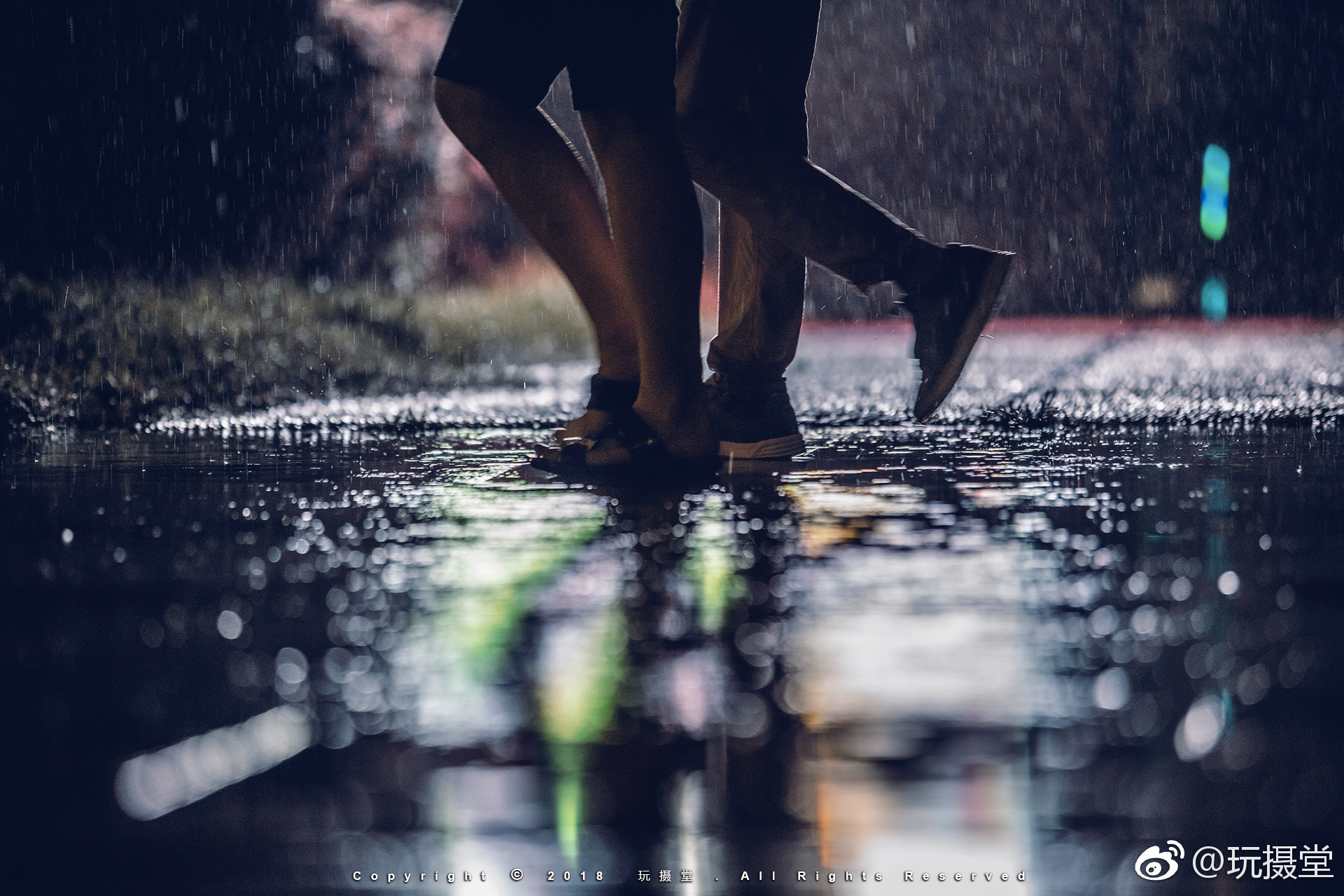 在雨中    (特别声明:以上文章内容仅代表作者本人观点,不代表新浪