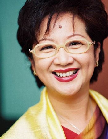 她嫁豪门丈夫却闹"失踪",为生计复出拍戏,如今让儿子风光娶妻