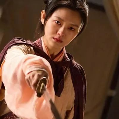 《剑雨》是大s最后主演的一部古装电影,她所扮演的叶绽青是一枚奇女子